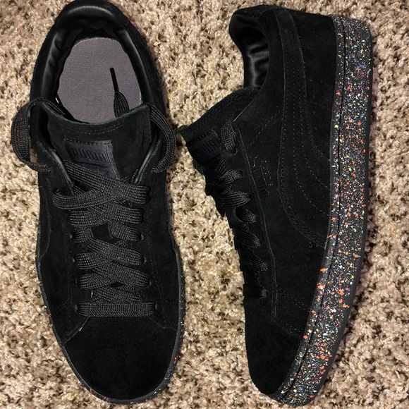 Suede Classic Pumas - Picture 1 of 7